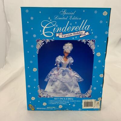-219- Fairytale Holiday Cinderella (1997) | Jakks Doll