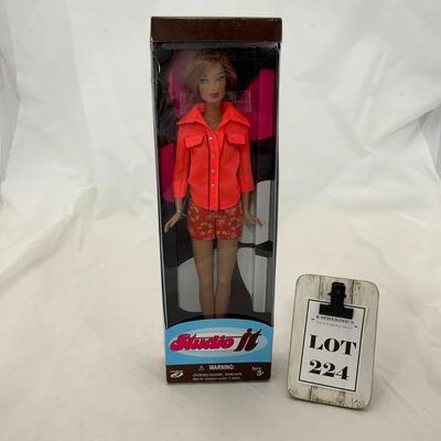 -224- Studio It Doll (2005) | Integrity Toys