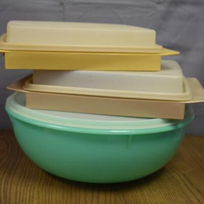 Large tupperware bowl w/2 egg holders