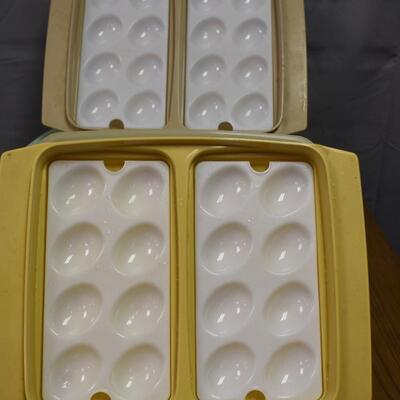 Large tupperware bowl w/2 egg holders