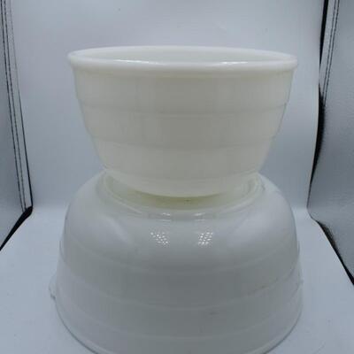 1 small 1 large ribbed mixing bowls