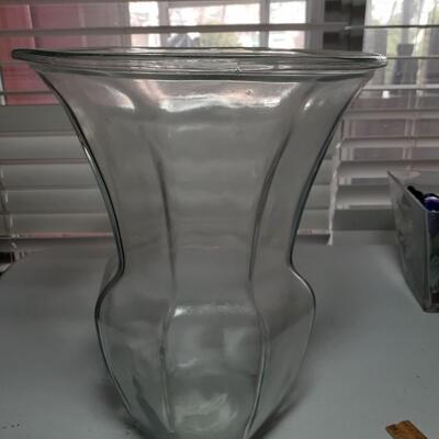 Vintage 12in tall glass vase