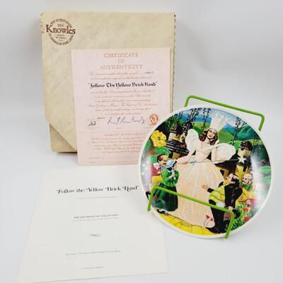 KNOWLES "FOLLOW THE YELLOW BRICK ROAD" WIZARD OF OZ COLLECTORS PLATE