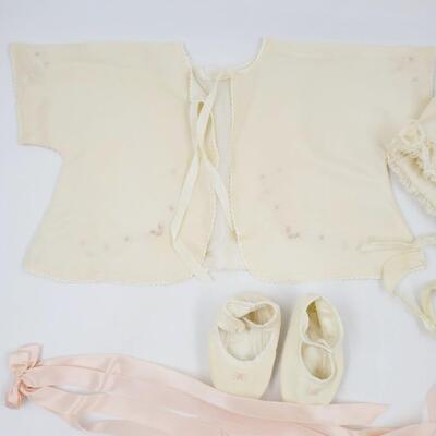 VERY OLD CHILDRENS CHRISTIANING OUTFIT