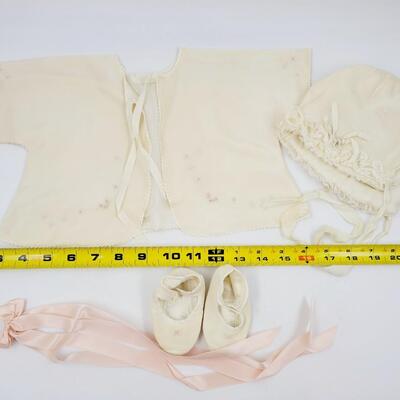 VERY OLD CHILDRENS CHRISTIANING OUTFIT