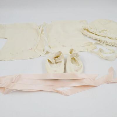 VERY OLD CHILDRENS CHRISTIANING OUTFIT