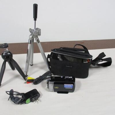 Samsung HMX-F90 Digital Camcorder With Tripods