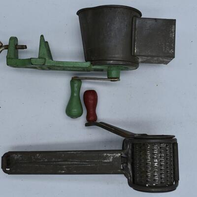 Kitchen small grater, cheese slicers
Hand cheese graters
Scoopers tin