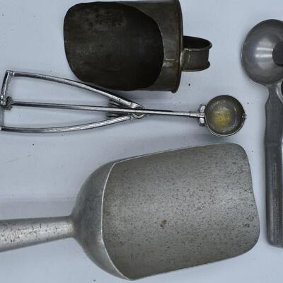 Kitchen small grater, cheese slicers
Hand cheese graters
Scoopers tin