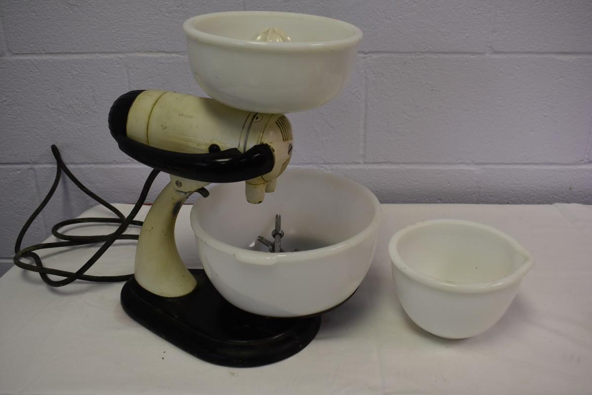 Juicer attachment, beaters, mixing bowl, extra small bowl