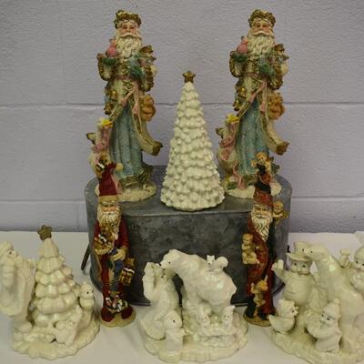 8 Christmas figurines