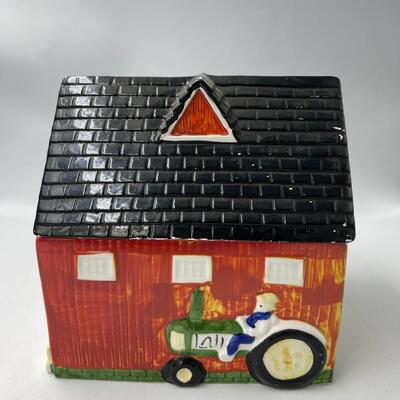 AMC New York Barn - Plays music