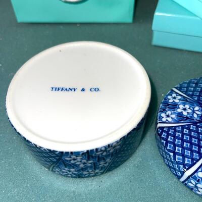 AA  TIFFANY & CO BOXES BAG & BLUE/WHITE PORCELAIN TRINKET BOX