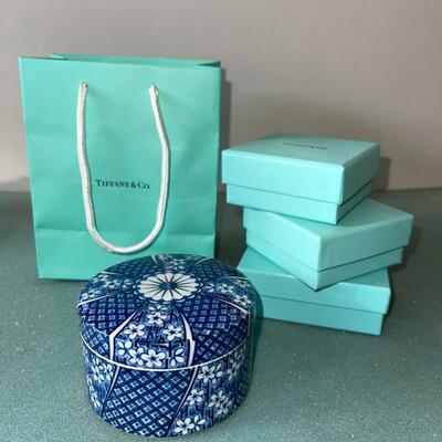 AA  TIFFANY & CO BOXES BAG & BLUE/WHITE PORCELAIN TRINKET BOX