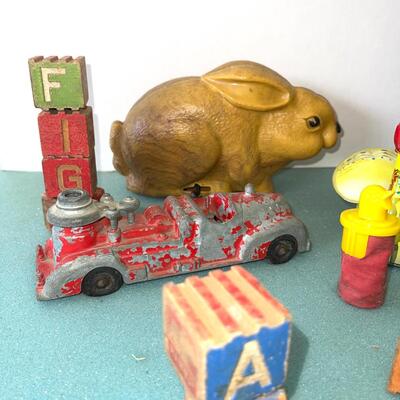 AA  GROUP OF VINTAGE TOYS WIND UPS FIRETRUCK BLOCKS