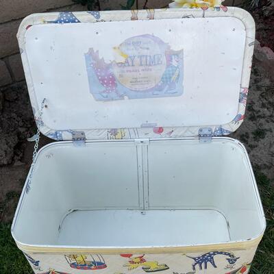 AA  VINTAGE VINYL COVERED TOY BOX CIRCUS THEME