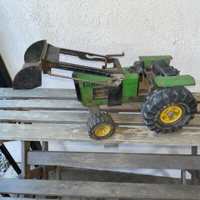 AA  VINTAGE TONKA TOY TRACTOR W/FRONT SCOOP