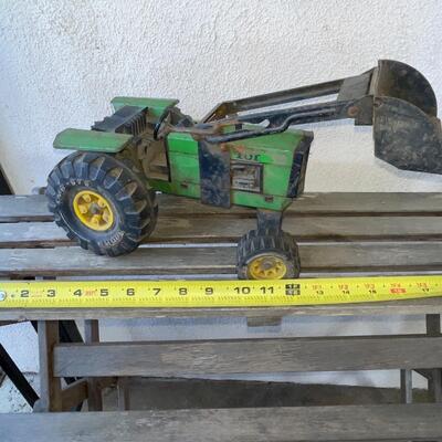 AA  VINTAGE TONKA TOY TRACTOR W/FRONT SCOOP