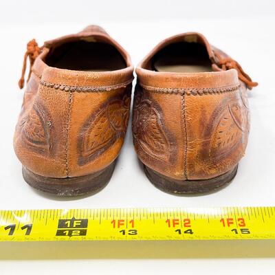 VINTAGE DEWITTâ€™S EMBOSSED LEATHER SHOES - WOMENS 8?