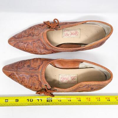 VINTAGE DEWITTâ€™S EMBOSSED LEATHER SHOES - WOMENS 8?