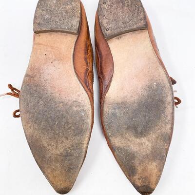 VINTAGE DEWITTâ€™S EMBOSSED LEATHER SHOES - WOMENS 8?