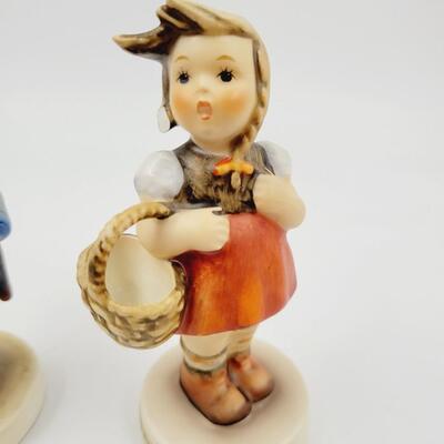VINTAGE PAIR OF CHIPPED GOEBEL FIGURINES