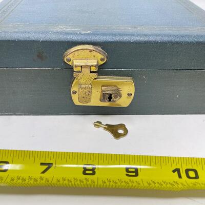 VINTAGE GREEN LOCKING JEWELRY BOX W/ KEY