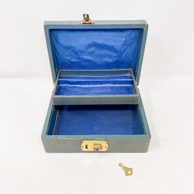 VINTAGE GREEN LOCKING JEWELRY BOX W/ KEY