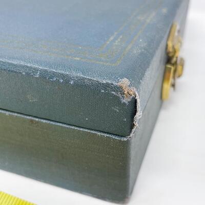 VINTAGE GREEN LOCKING JEWELRY BOX W/ KEY