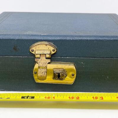 VINTAGE GREEN LOCKING JEWELRY BOX W/ KEY