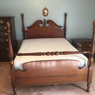 Vintage 4 poster mahogany bed