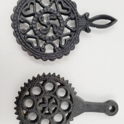 CAST IRON SMALL FUN TRIVET DUO