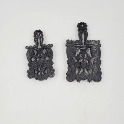 CAST IRON CREATIVE TRIVET DUO