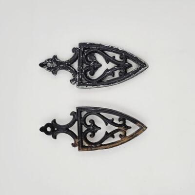 CAST IRON IRON STYLE TRIVET DUO