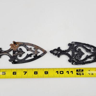 CAST IRON IRON STYLE TRIVET DUO