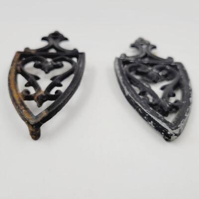 CAST IRON IRON STYLE TRIVET DUO