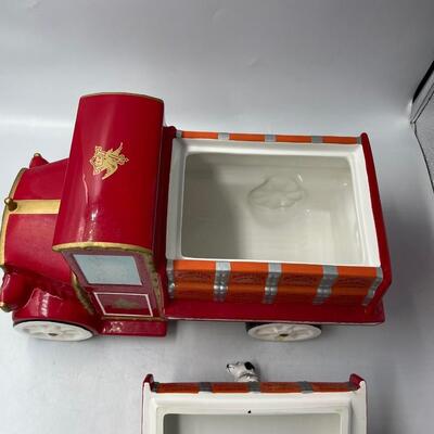 1999 Budweiser Advertising Truck
Great shape. small chip in the paint on the underside of cannister base. No other damage seen.