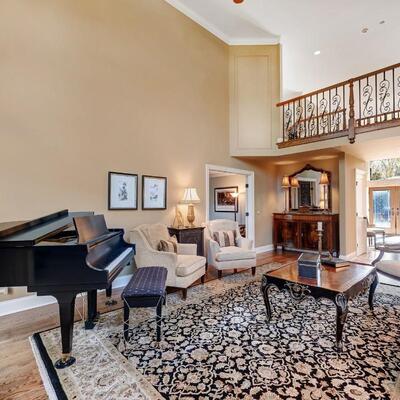 Exquisite Hand Made Area Rug