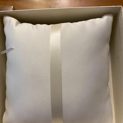 Ivory embroidered Lace pillow of wedding ring bearer excellent condition