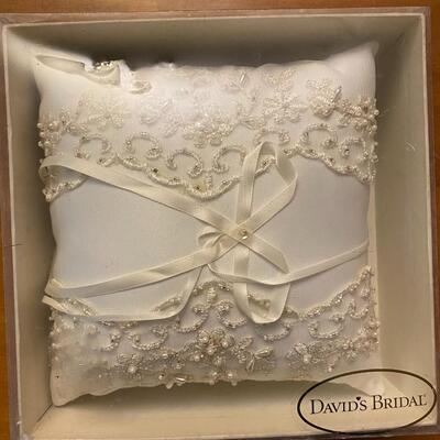 Ivory embroidered Lace pillow of wedding ring bearer excellent condition
