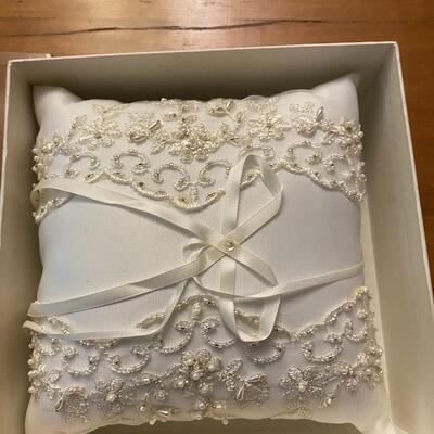 Ivory embroidered Lace pillow of wedding ring bearer excellent condition