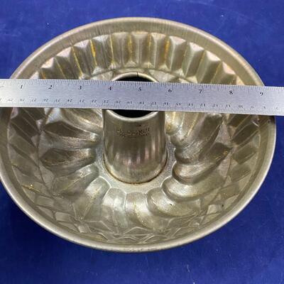 Vintage 9" Dr Oetker German Bundt Pan