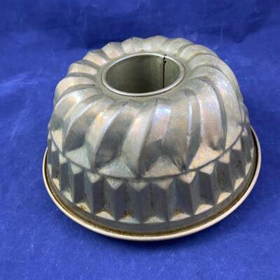 Vintage 9" Dr Oetker German Bundt Pan