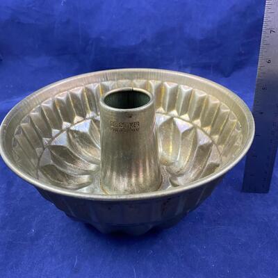 Vintage 9" Dr Oetker German Bundt Pan