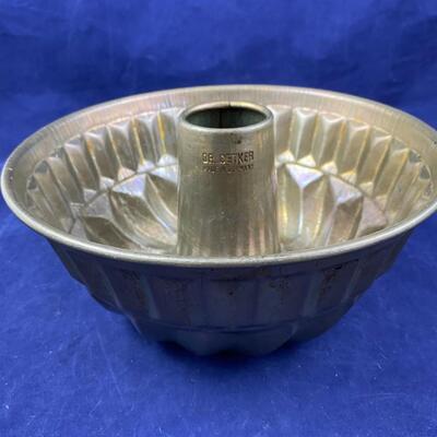 Vintage 9" Dr Oetker German Bundt Pan