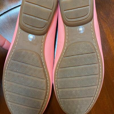 Womens size 8M pink Antonio Melani loafers shoes