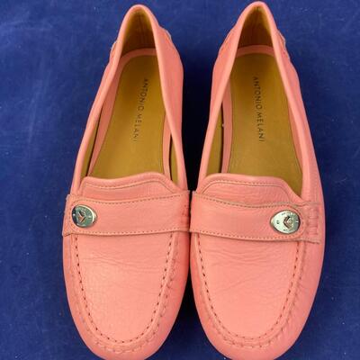 Womens size 8M pink Antonio Melani loafers shoes