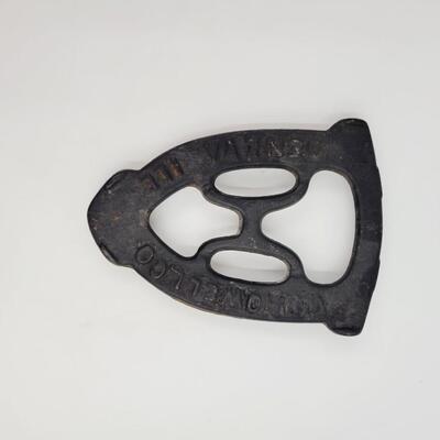 CAST IRON WH HOWELL CO IRON TRIVET