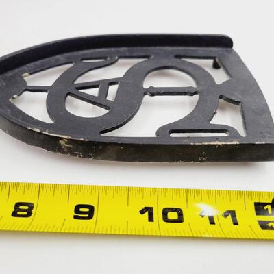 AS VINTAGE IRON TRIVET