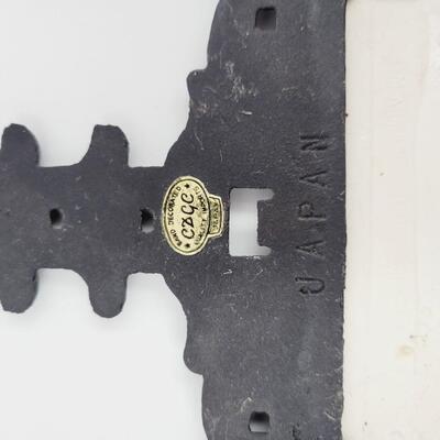 CDGC IMPORTED CAST IRON TRIVET W/ DECORATIVE TILE